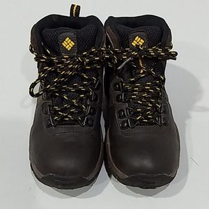Columbia Waterproof Boy Boots Size 1 USA